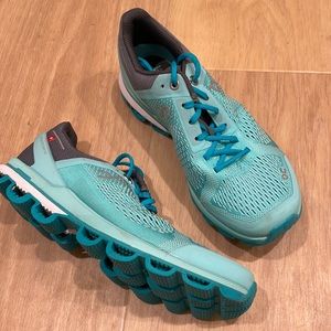 On Running Cloudsurfer Fountain/Azure, Woman’s 5.5 - Worn Once, Like New